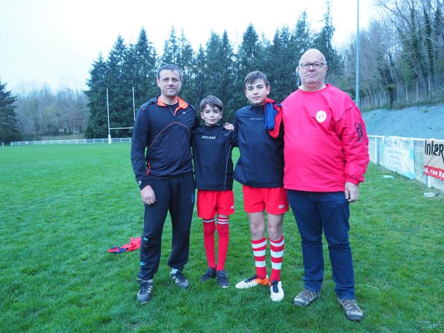 L'entraineur des minimes David, Leonid, Vitali et le président du rugby club de Dourdan (RCD) Jean-Luc Drappier. rugby Dourdan Ukraine