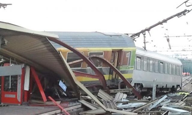 Dep8_Catastrophe_Brétigny_wagons_quai