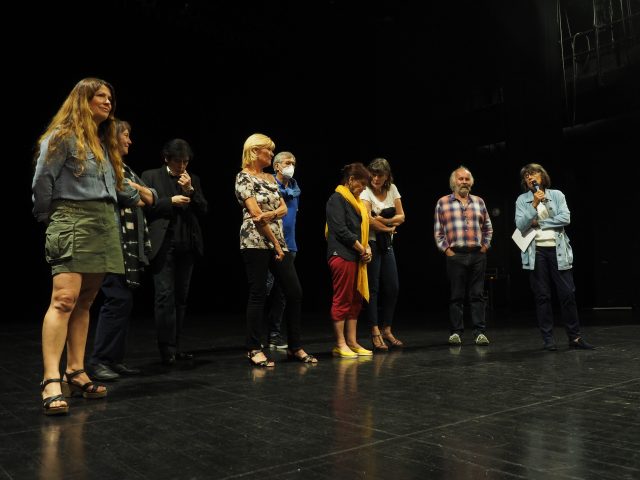 Les représentants des Ateliers d'arts plastiques et graphiques de Ballncourt-sur-Essonne. salon art ballancourt essonne ateliers plastiques graphiques