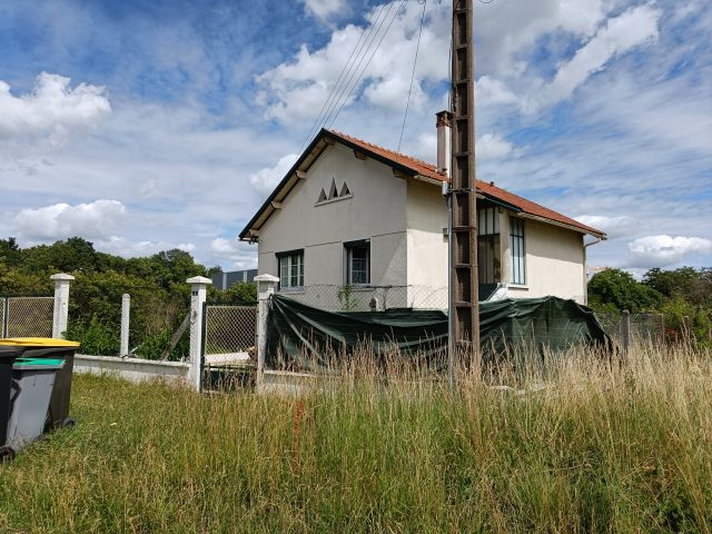 OLLAINVILLE maison squatt