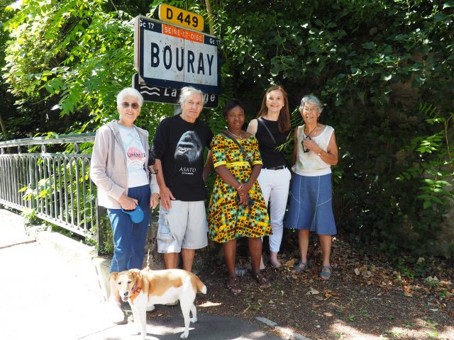 Pour l'occasion, la mairie a imprimé un ancien panneau Bouray.