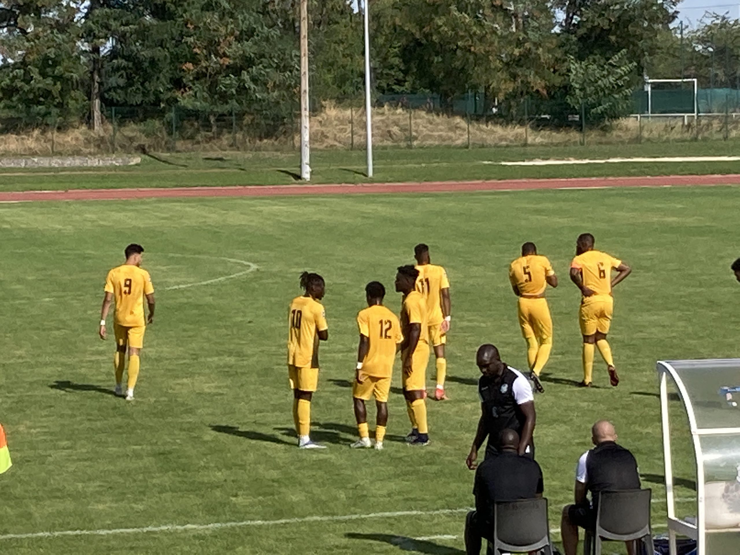 Lors de la pause fraîcheur de la deuxième période, les Ulissiens savent déjà qu'ils ne pourront pas revenir au score. ©A.F.