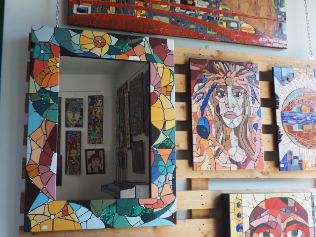 Sa salle d'exposition est accessible sur rendez-vous.