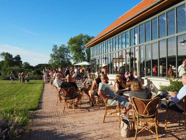 Le 6 juillet, plus de 200 personnes ont participé à l'inauguration du restaurant Le Doyenné.