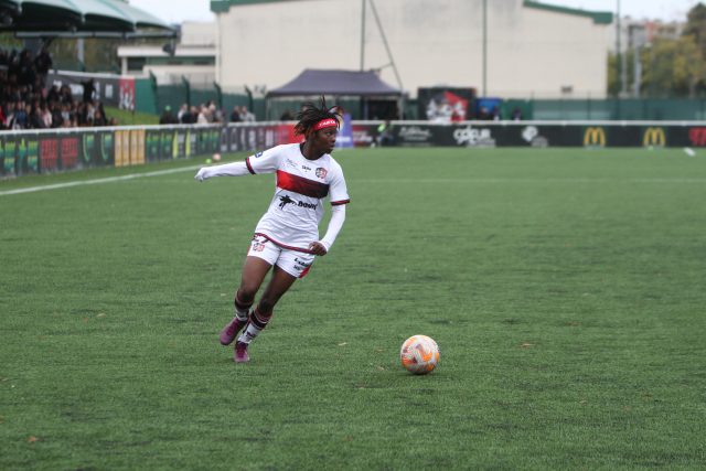 Foot Batcheba Louis 4