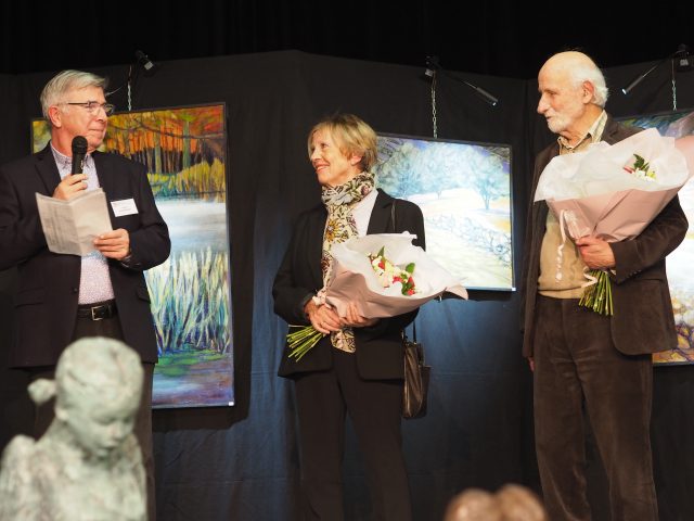 De g. à d. : Le président de l'association Patrick Nalaskowski et les deux invités d'honneur, Danièle Dekeyser et Marcel Soyez.