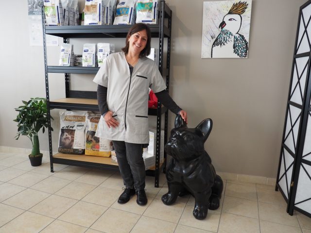 Docteur Cynthia Pavan dans son cabinet. cabinet vétérinaire, Vert-le-Grand, Dr Pavan
