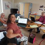 Une partie des adhérents du club de généalogie à l’étage de la mairie de Mondeville.
