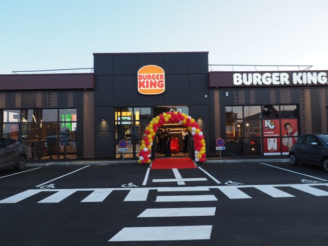 Le Burger King d'Itteville est situé dans la zone de la Bâche près d'Intermarché.