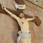 Le Christ en croix restauré par les bénévoles.